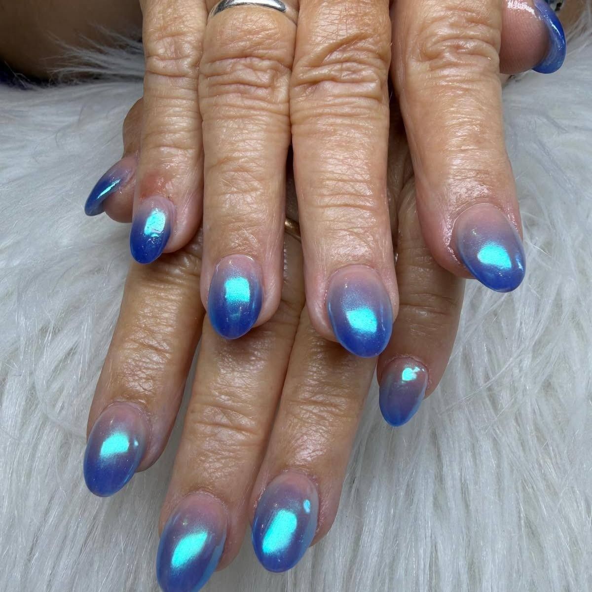 Blauwe chrome ombre